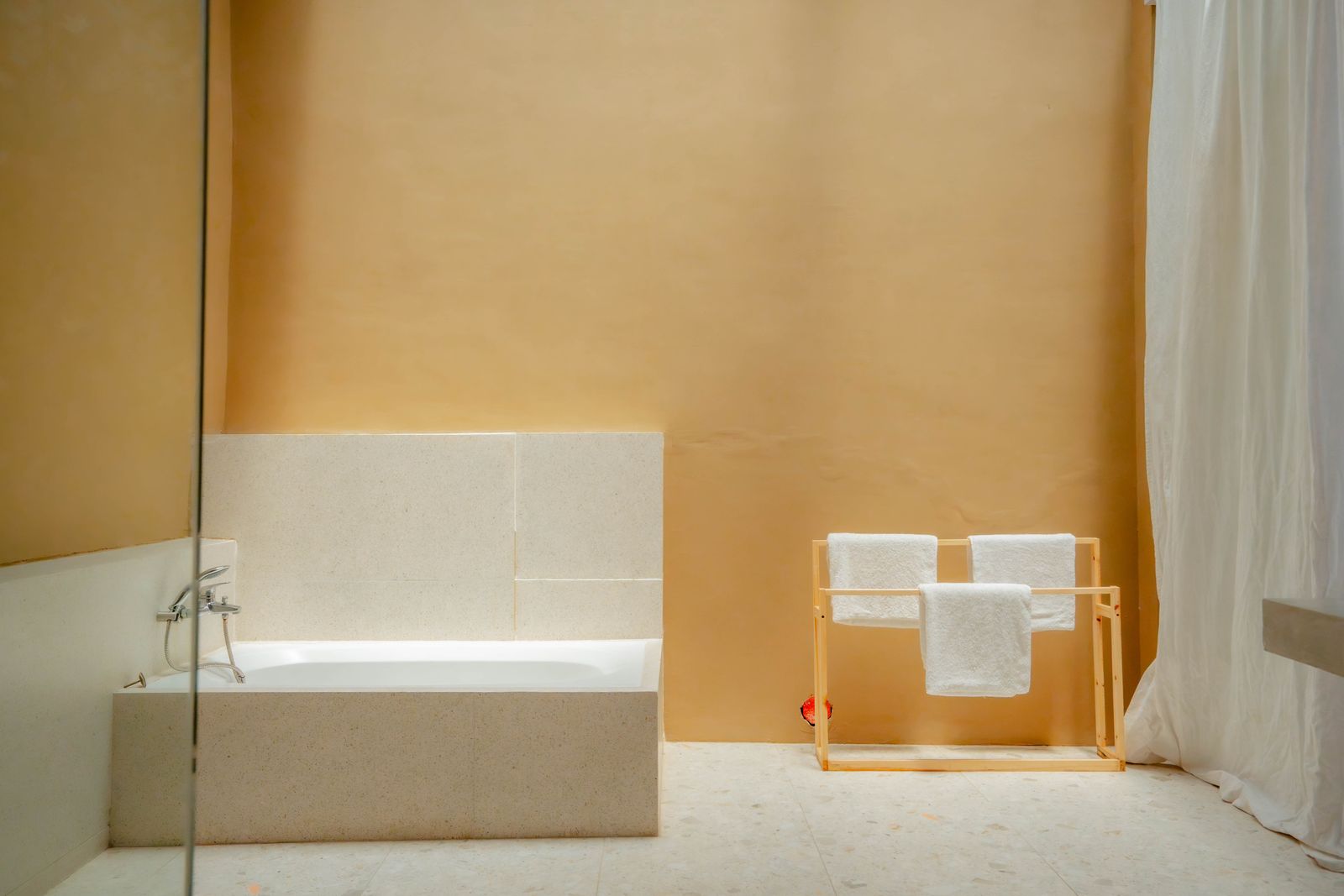 Junior Suite bathtub