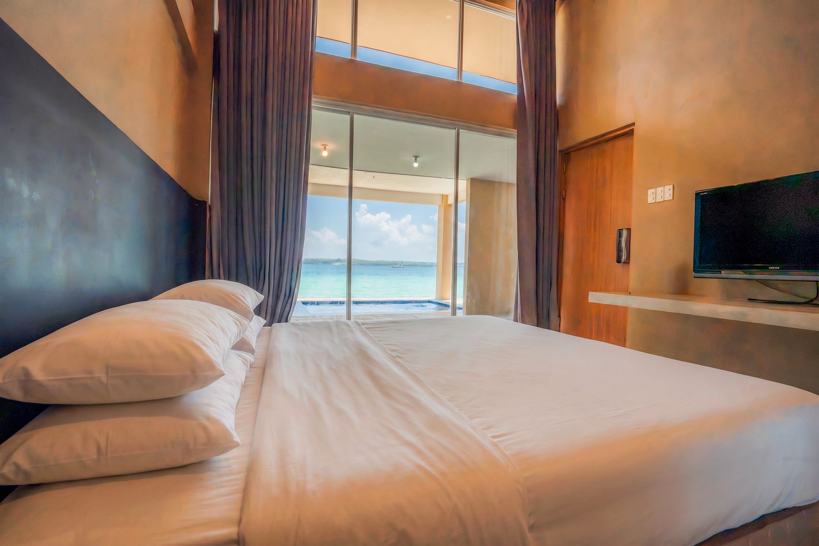 Master Suite bed close-up